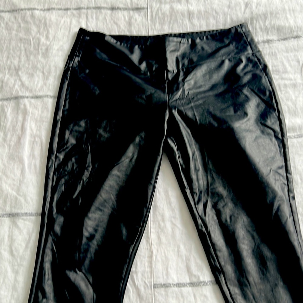 Kendall and Kylie leggings pleather - super comfy and nice fit